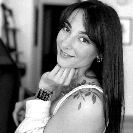 Portrait de Chloé Alzial, tatoueuse au Studio Nova